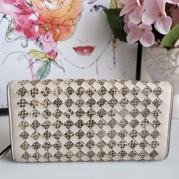 BOTTEGA VENETA Intrecciato Lambskin Leather Wallet - Picture 2 of 11